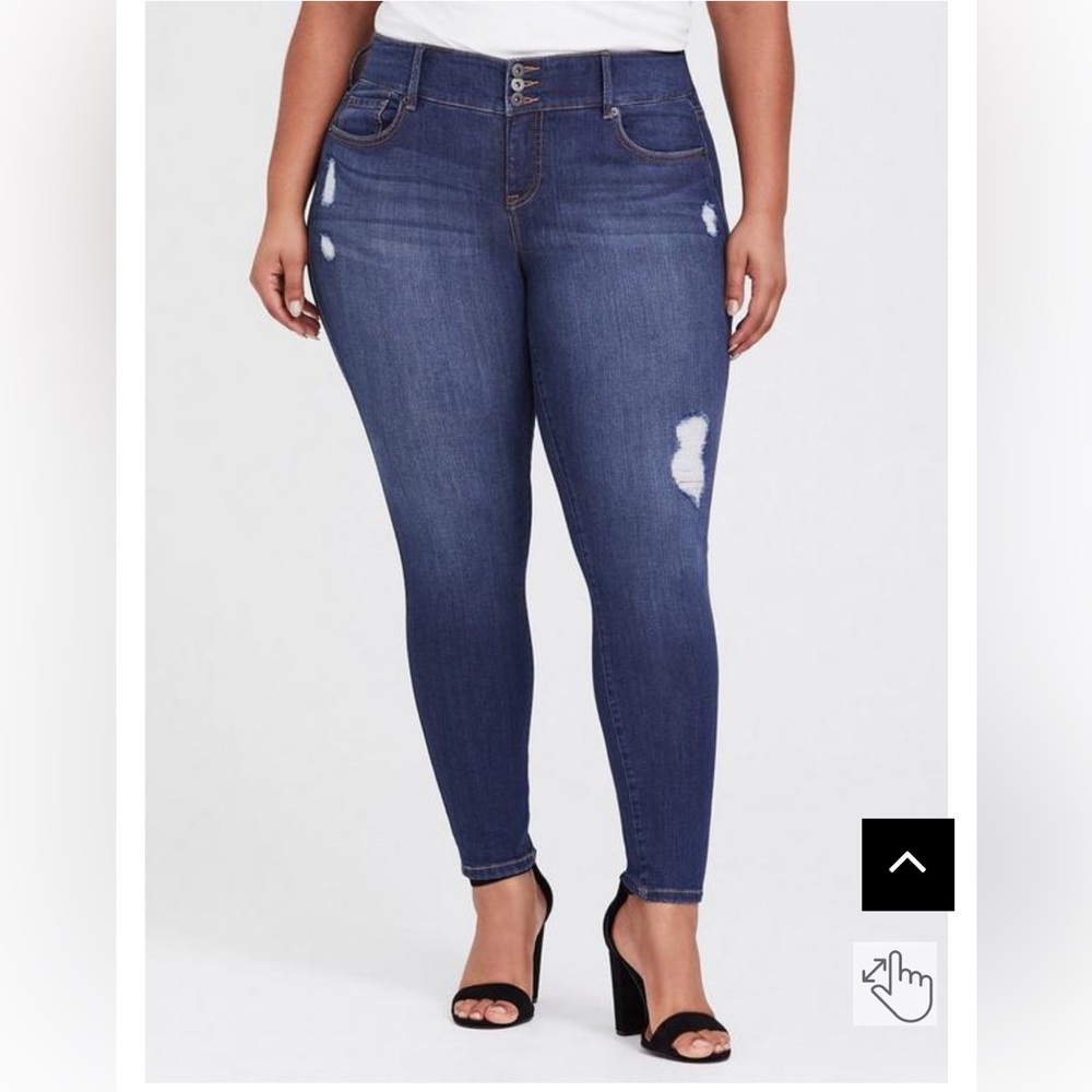 TORRID size 22R PREMIUM STRETCH JEGGING - DISTRESSED MEDIUM WASH